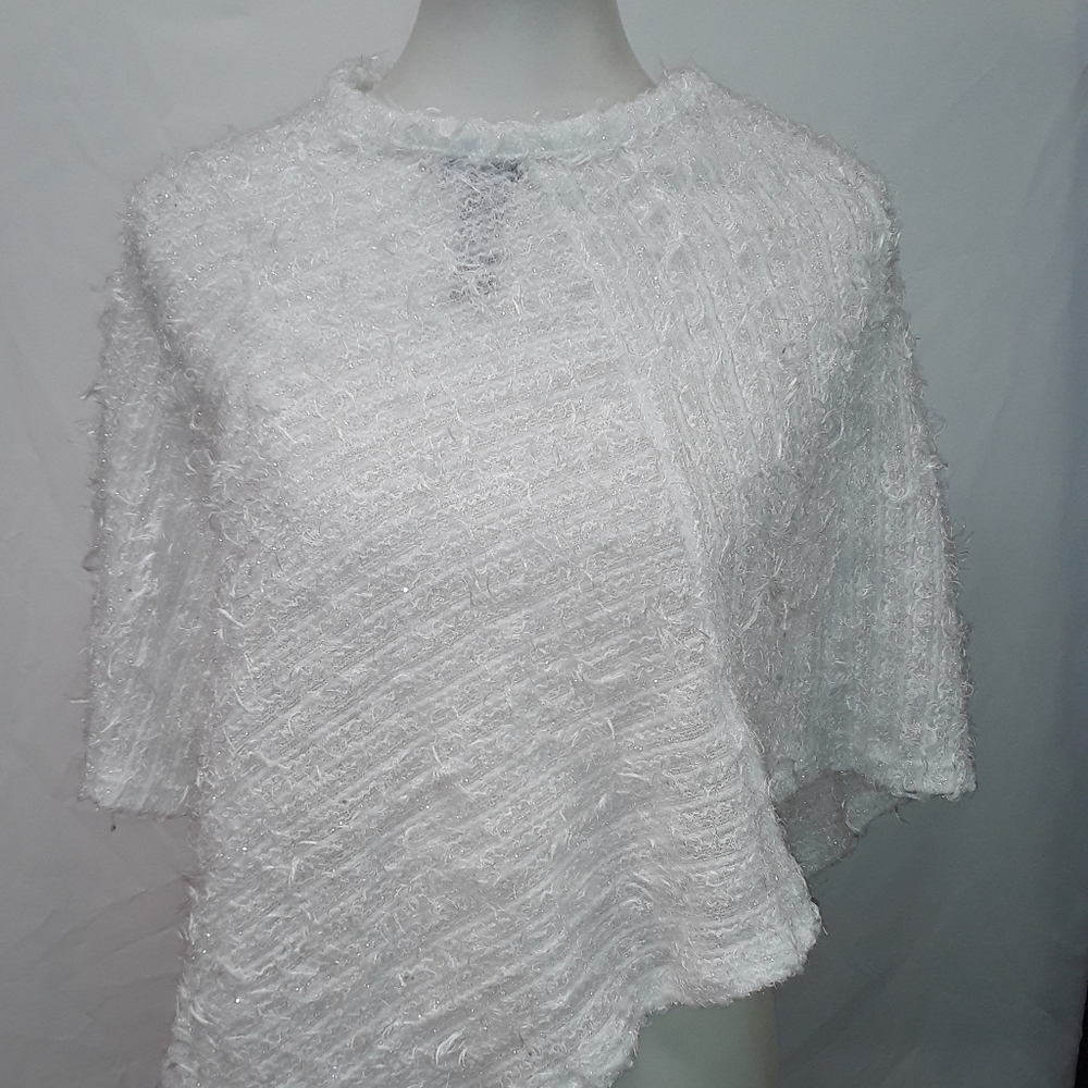 🆕️⚪White Shawl⚪🆕️ - Picture 4 of 4